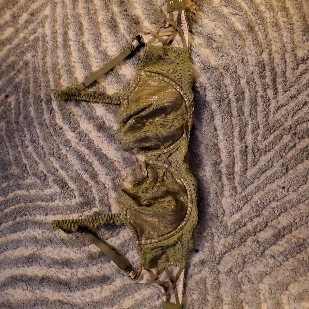 NWOT VICTORIA SECRET demi lined bra size 32DDD